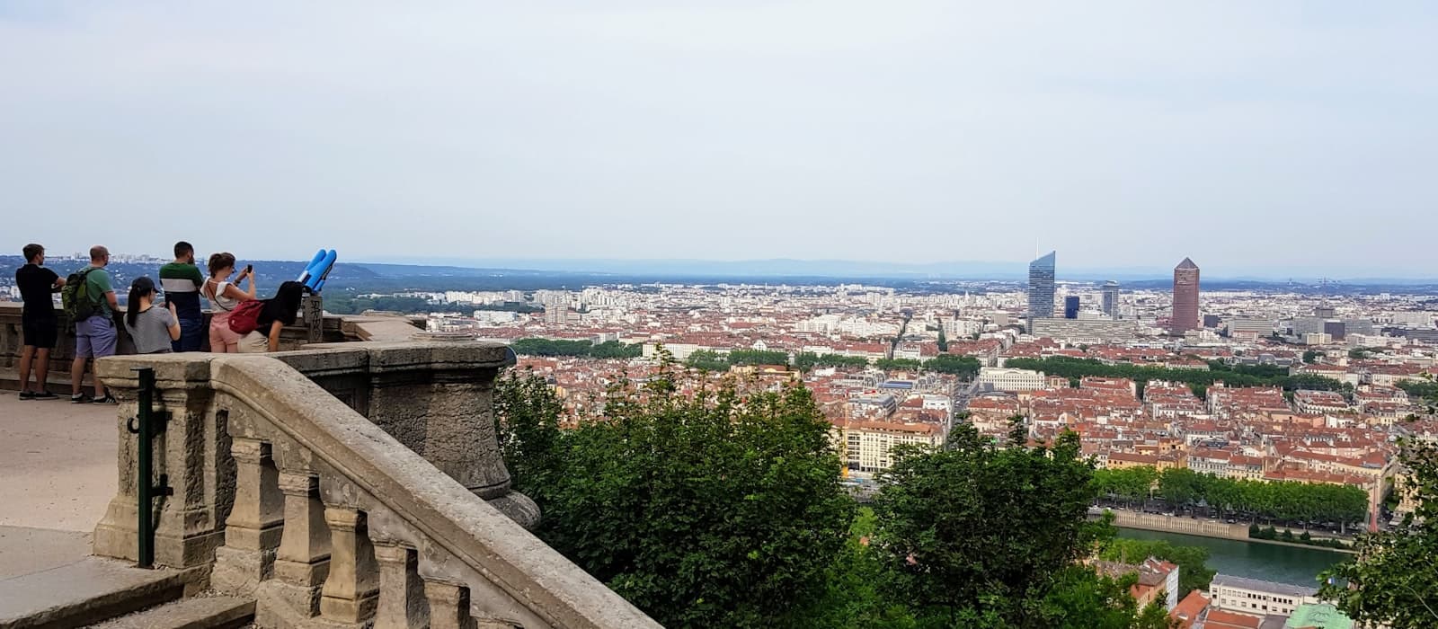 Vue sur les toits de Lyon depuis la colline de Fourvière
