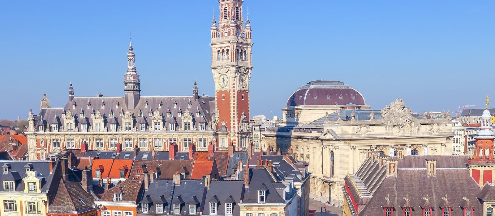 La Grand-Place de Lille et le beffroi de la chambre de commerce